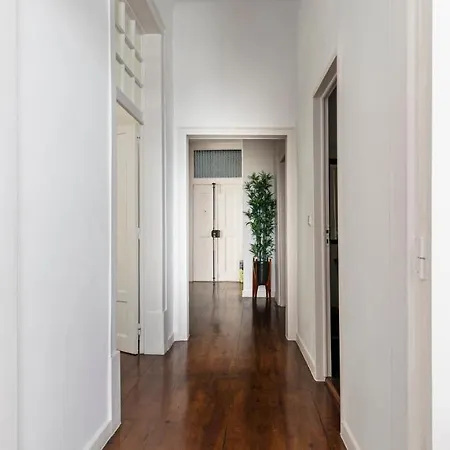 Plum Guide - Gallop Apartment Lisbon