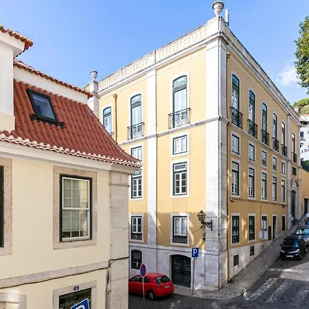 Plum Guide - Gallop * Lisbon